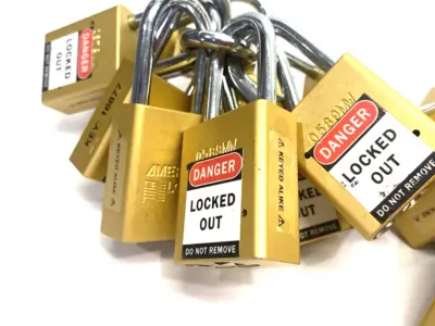 USED AMERICAN LOCK BRASS SAFETY PADLOCK, 38MM WIDE, 1-1/2" SHACKLE