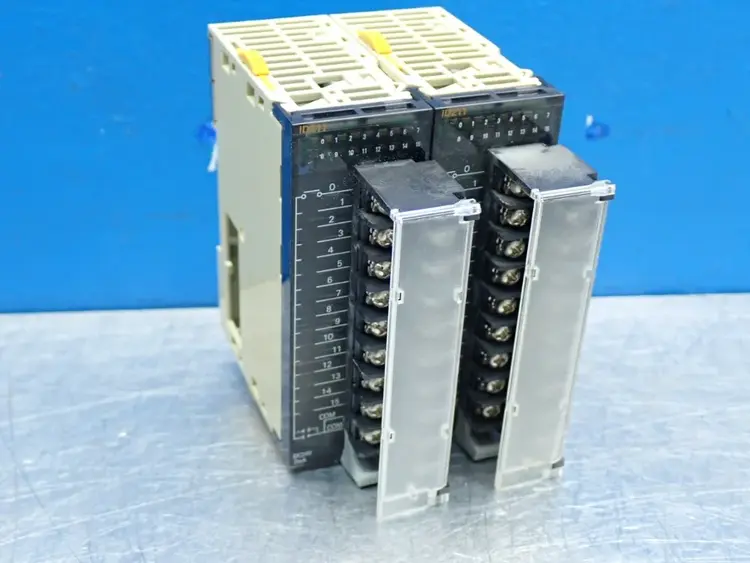 Used OMRON CJ1WID211 Input / Output Modules | HGR 24 #747858