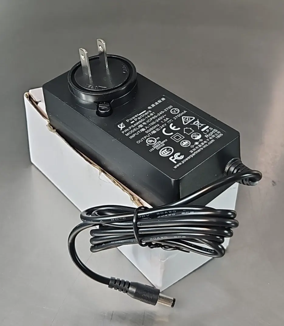 Power Partners ICP65-240-2700 interchangeable plug power supply (BIN4.4.5)