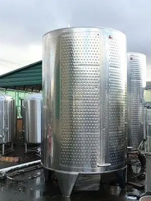New Stock Letina 2747 Gallon Closed Top Storage Tanks