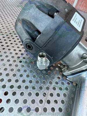 USED 2 ITT PURE FLO ADVANTAGE 3 - WAY DIAPHRAGM VALVE W/ 1" SANITARY FITTING