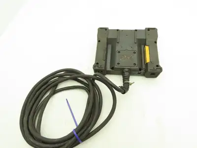 Idec HG2R-SS62BH-MK1260 Robot Teach Pendant Display With E-Stop & Cord *Photos