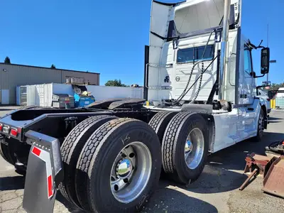 USED 2017 VOLVO VNL64T300
