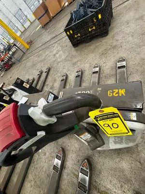 Used _UNKNOWN_ _UNKNOWN_ Electric Pallet Trucks North Carolina US | Myron Bowling Auctioneers Inc #1543557