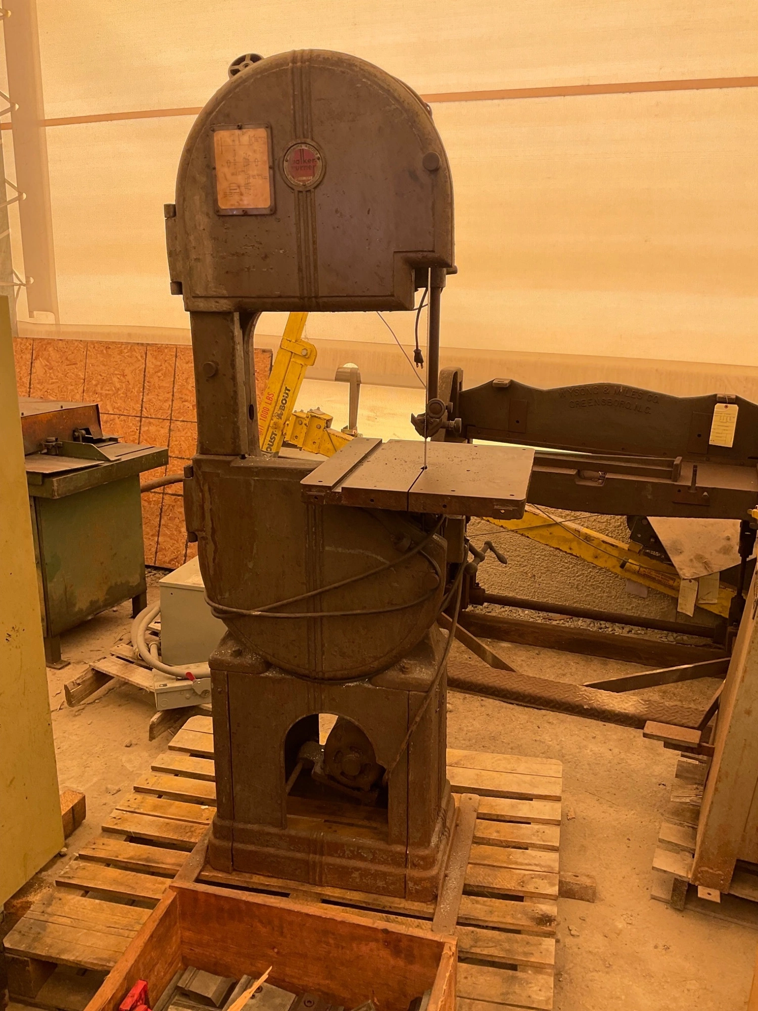 USED WALKER TURNER Vertical Saw