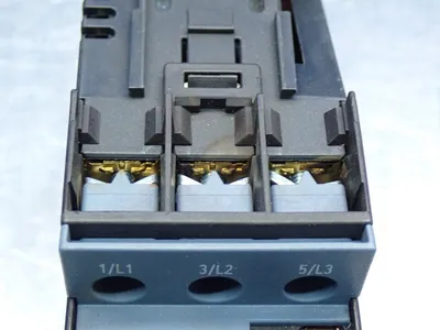 New | in-Stock SIEMENS 3RT20241BB40 PLC Contactors | HGR 24 #753982