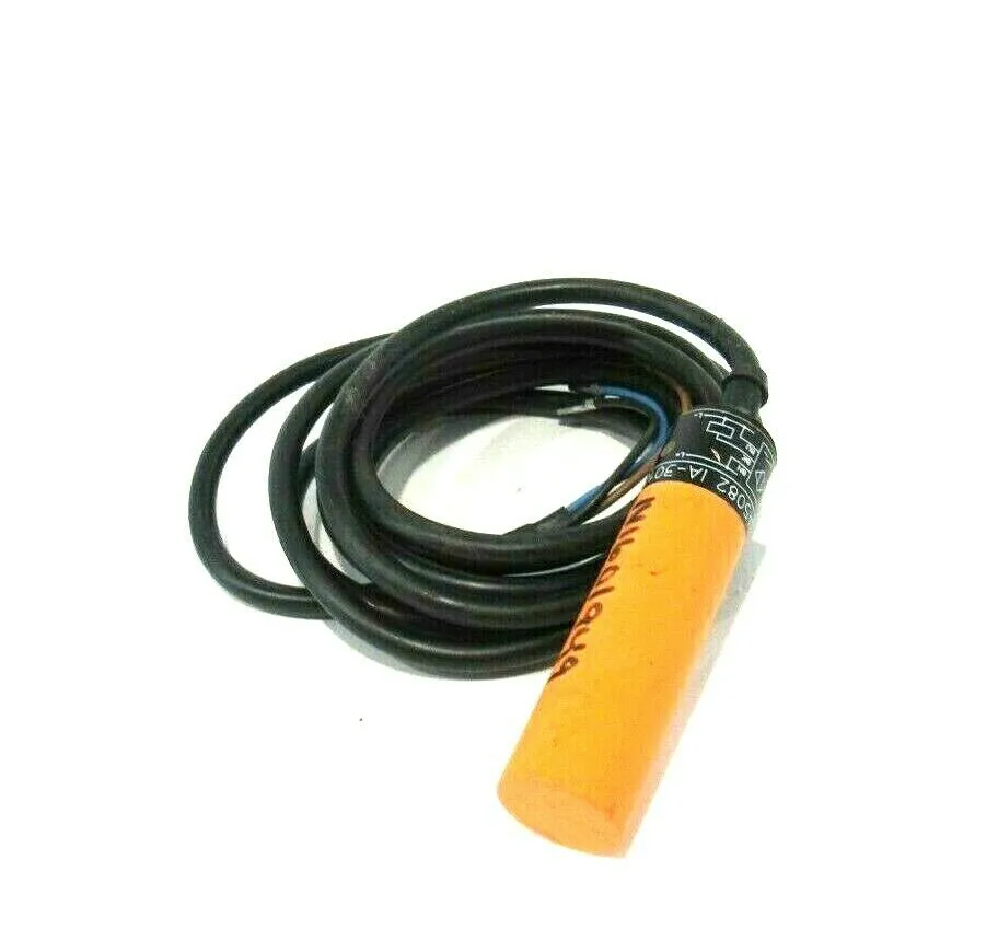 NEW EFECTOR IA-3010-BPKG INDUCTIVE SENSOR IA5082 IA3010BPKG