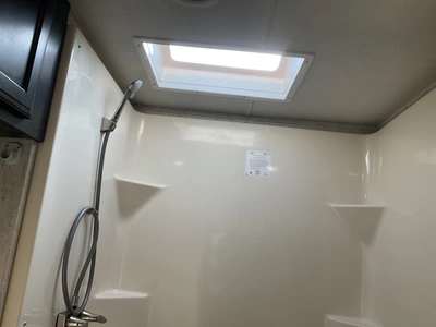 Used 2018 MOMENTUM 395M Campers, Caravans, Motorhomes Michigan US | Miedema Asset Management Group #1334425