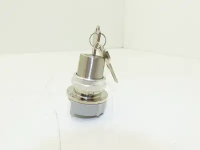 Allen Bradley 800T-J44KE7 Keyed Selector Switch 3-Position w/Key Series U