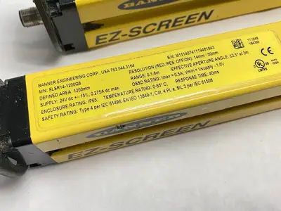 USED BANNER ENGINEERING EZ-SCREEN TYPE 4 SAFETY LIGHT CURTAIN PAIR 72386