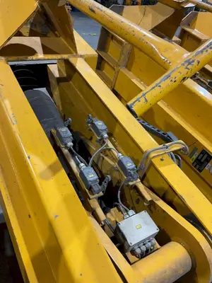 (4) 20 TON (160,000 LBS TOTAL) RAILWAY / NEUERO HEAVY DUTY MOBILE VERTICAL LIFT JACKS: YOBRO #23870