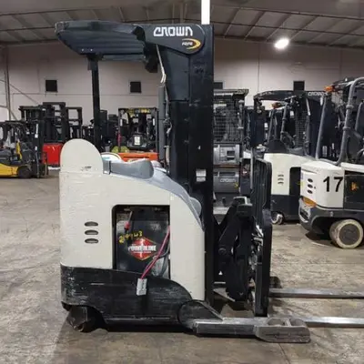 USED 2016 CROWN RR5725-45