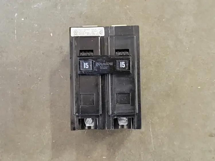 Used CUTLER-HAMMER BAB2015 Switchgears British Columbia CA | Lenmark #242526