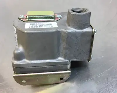 BARKSDALE D1T-B3SS-UL Pressure Or Vacuum Actuated Switch 6D
