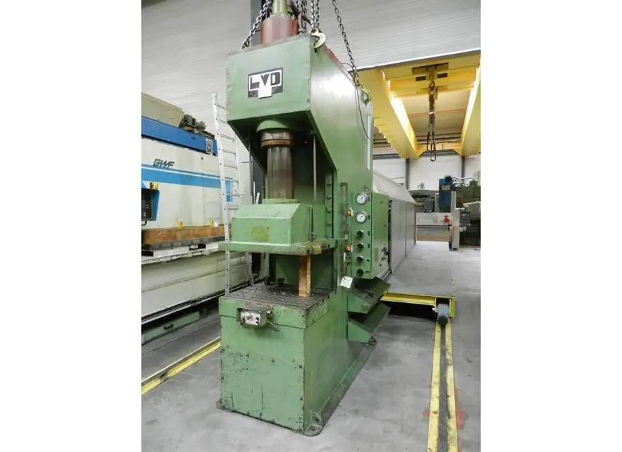 USED LVD 120 TON + 40 TON