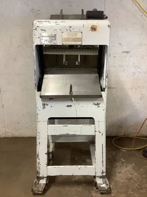 152-0653 Oliver 797 Bread Slicer