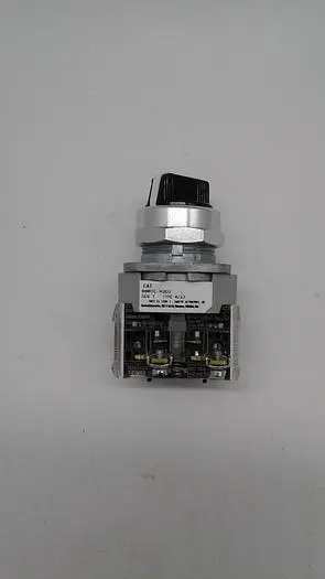 Used ALLEN-BRADLEY ALLEN-BRADLEY 30M SELECTOR SWITCH 800T PB 800TC-H2D1 Switch Parts | ND Industrial Surplus #1211894