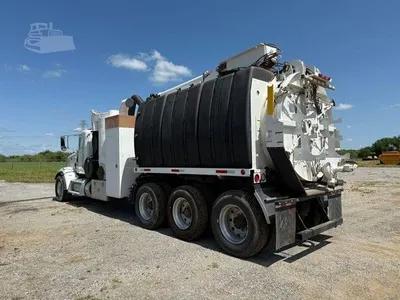USED 2014 PETERBILT 567