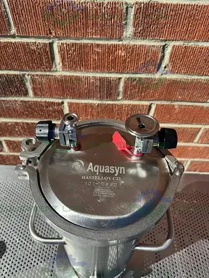 USED AQUASYN HASTELLOY C 22 SINGLE WALL  14 LITER TANK W/ AQUASYN VALVE