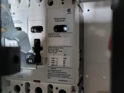 Used EATON SVX025A1-5A4N1 Switchgears British Columbia CA | Lenmark #240333