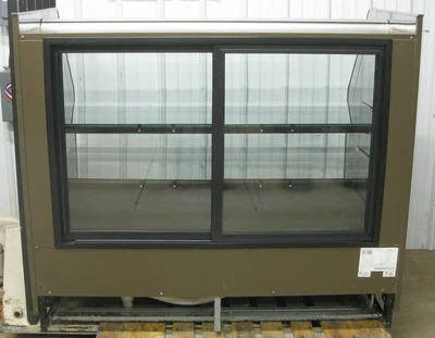 142-1055 Hill Phoenix 5’ Remote Curved Glass Full Service Bakery Cooler Case