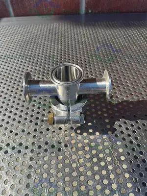 USED BS&B GR-C SAFETY HEAD 1 1/2" FITTING W/ 45 PSIG RUPTURE DISC, 1" TEE FITTING