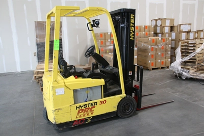 FORK LIFT TRUCK