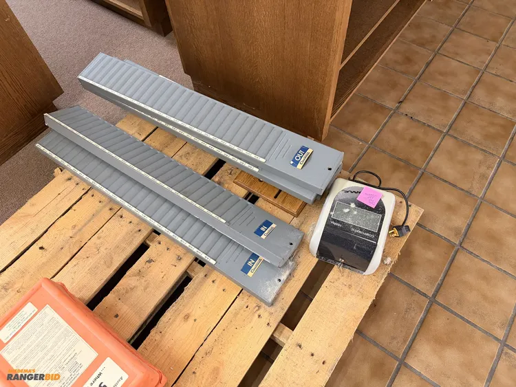 Used COMPUMATIC TR880D TIME CLOCK WITH TIMECARD HOLDERS _UNKNOWN_ Office Equipment Michigan US | Miedema Asset Management Group #1320853