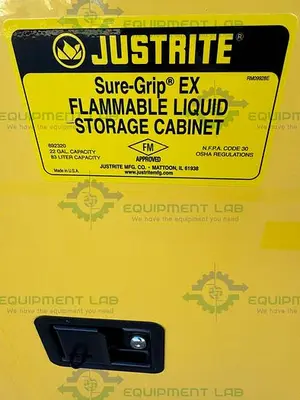 USED JUSTRITE 892320 FLAMMABLE LIQUID STORAGE CABINET 22 GALLON W/ SHELF, KEY