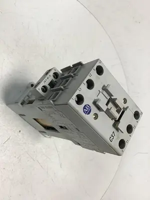 USED ALLEN BRADLEY 100-C37D.00 SER C