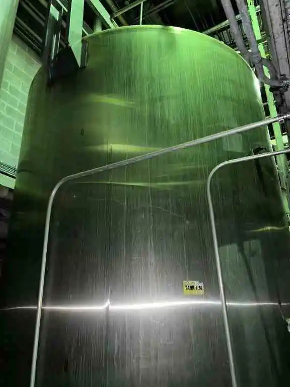 5600 gallon stainless steel tank