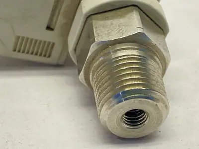 ZSE20CF-V-P-N02L | SMC  Digital Vacuum Sensor 12-24VDC - Used