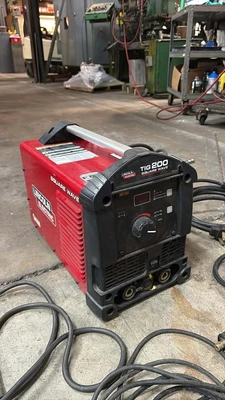 LINCOLN ELECTRIC SQUARE WAVE TIG 200 Tig Welders | Global Machine Brokers, LLC (2)