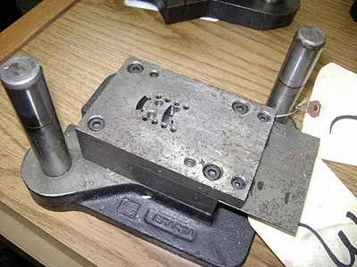 0575-390 Curved Ingot Die Set