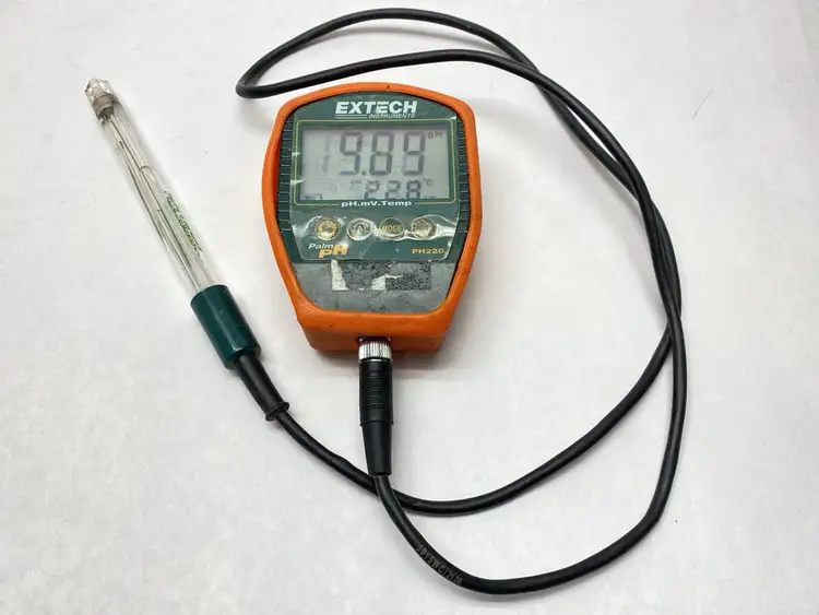 Used EXTECH WATERPROOF PALM PH METER WITH PROBE pH Meter | Maverick Industrial Sales #1099362