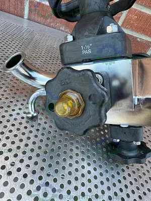 USED 4 ITT PURE-FLO STAINLESS STEEL DIAPHRAGM VALVES W/ 1.5" TO 1/2" SANITARY FITTING