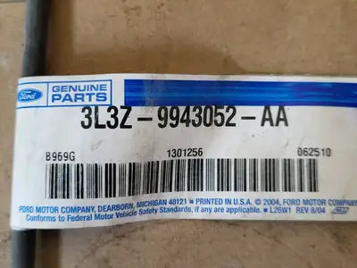 NEW FORD 3L3Z-9943052-AA