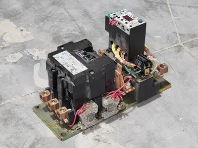 100HP Size 4 Contactor 8536SFO1876S w/ Relay 9065SP46