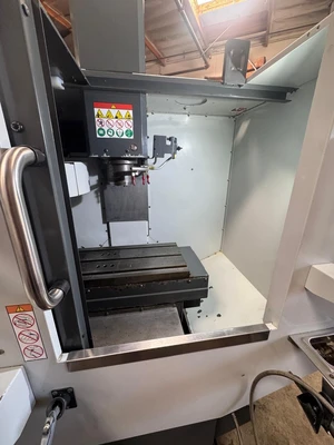 Haas _UNKNOWN_ Machining Centers & Milling Machines | Amiron Machinery (5)