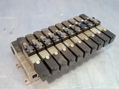 10 Station Manifold With Nvfs2300 Pnuematic Solenoid Valves