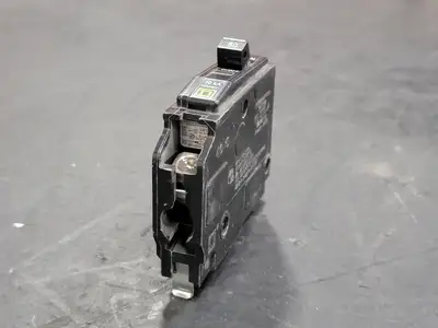 Used SQUARE D QOB150 Switchgears British Columbia CA | Lenmark #241315