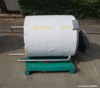 Used - 115 Gallon Stainless Steel Vertical Insulated Tank, Hinged Cover, 3-Leg Mount