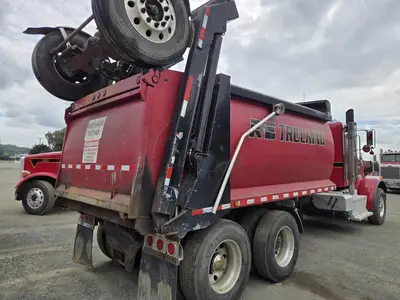 USED 2013 PETERBILT 365
