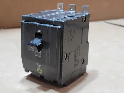 Used SQUARE D QOB330 Switchgears British Columbia CA | Lenmark #835418