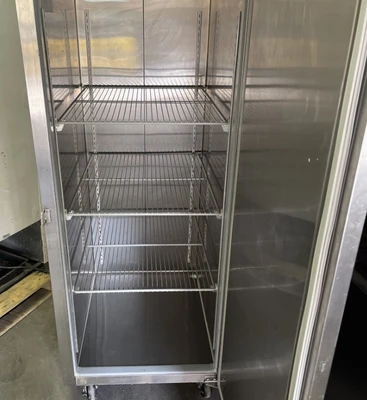 174-0027 Norlake NR241SSS/0 27 1/2" 1 Door Reach In Self Contained Cooler