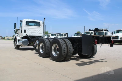 New | in-Stock 2026 INTERNATIONAL HX Cab Chassis trucks Texas US | Roll Off Truck World #1491798