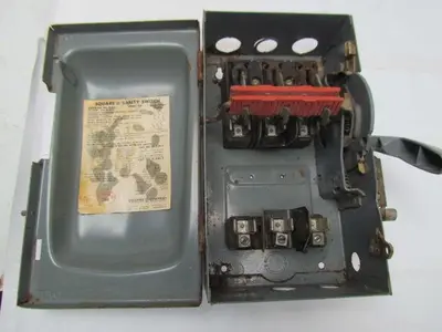 Square D H361 30 amp 600Volt fusedsafety switch disconnect