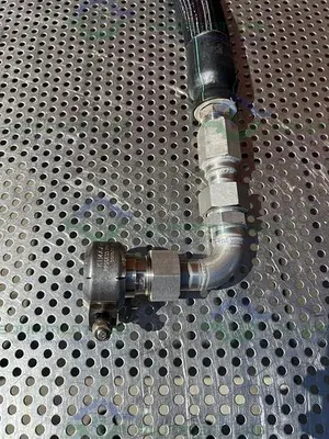 USED HUBER INSULATED CHILLER HOSE 54" W/ DIXON FS-8VF8-SS 1" QUICK DISCONNECT