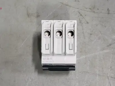 NEW SCHNEIDER ELECTRIC M9F42335