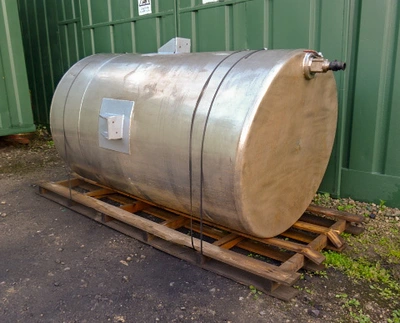 2200L S/S Vertical Enc  Tank